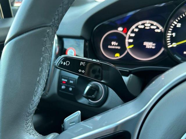 Photo of 2022 Jet Black Metallic Porsche Cayenne