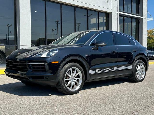 Photo of 2022 Jet Black Metallic Porsche Cayenne