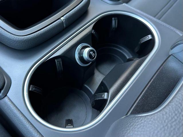 Photo of 2022 Jet Black Metallic Porsche Cayenne