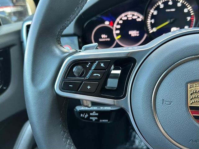 Photo of 2022 Jet Black Metallic Porsche Cayenne