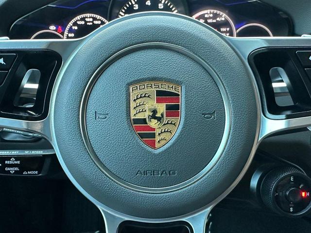 Photo of 2022 Jet Black Metallic Porsche Cayenne