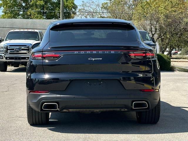 Photo of 2022 Jet Black Metallic Porsche Cayenne
