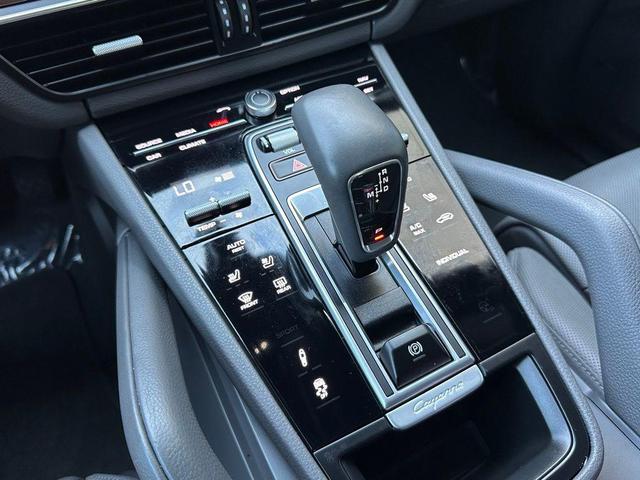 Photo of 2022 Jet Black Metallic Porsche Cayenne