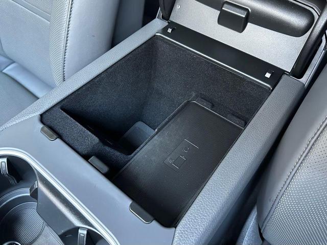 Photo of 2022 Jet Black Metallic Porsche Cayenne