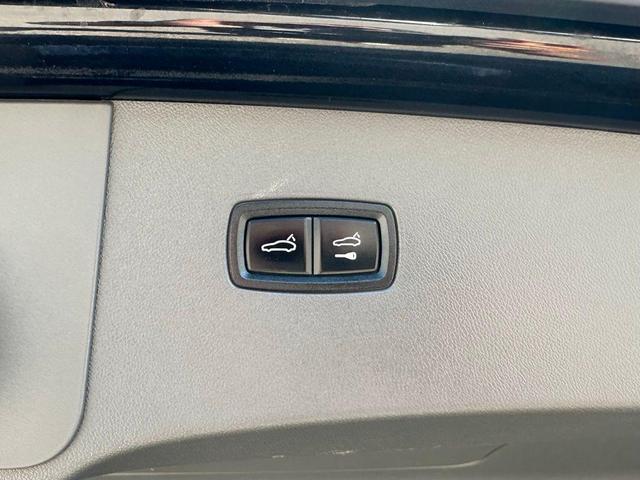 Photo of 2022 Jet Black Metallic Porsche Cayenne