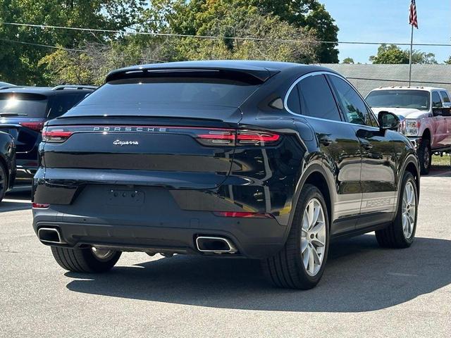 Photo of 2022 Jet Black Metallic Porsche Cayenne