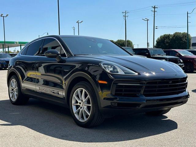 Photo of 2022 Jet Black Metallic Porsche Cayenne