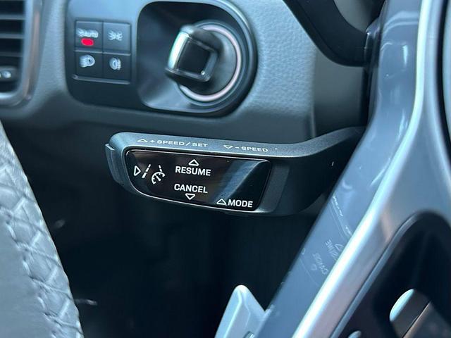 Photo of 2022 Jet Black Metallic Porsche Cayenne