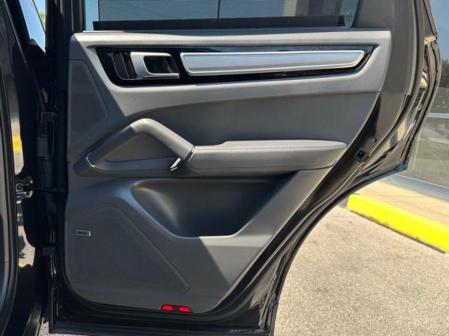 Photo of 2022 Jet Black Metallic Porsche Cayenne