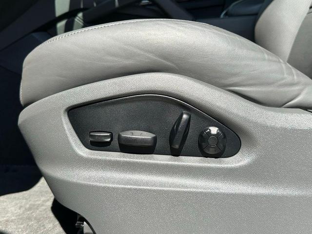Photo of 2022 Jet Black Metallic Porsche Cayenne
