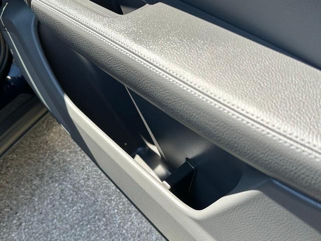 Photo of 2022 Jet Black Metallic Porsche Cayenne