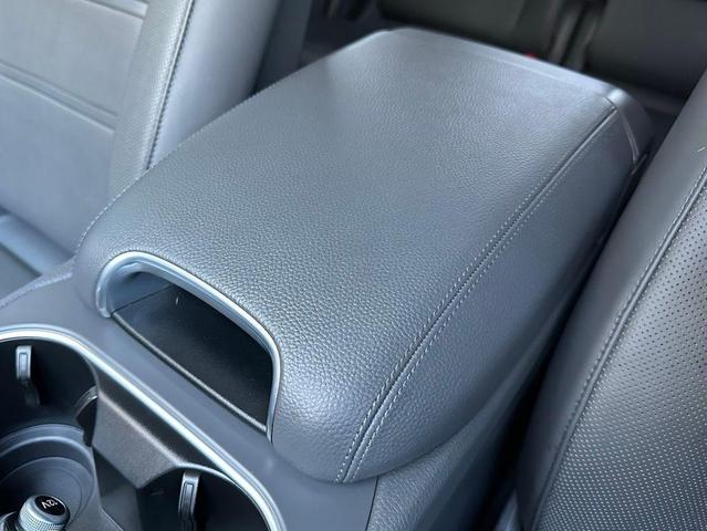 Photo of 2022 Jet Black Metallic Porsche Cayenne