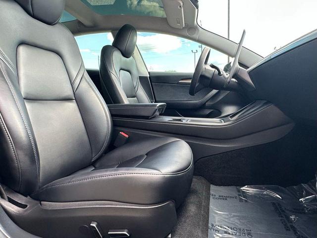 Photo of 2023 Gray Tesla Model 3
