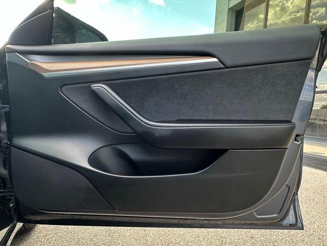 Photo of 2023 Gray Tesla Model 3