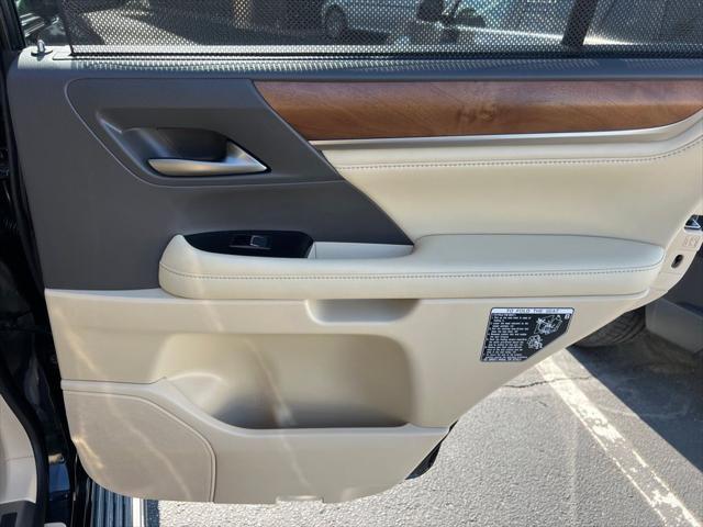 Photo of 2021 Black Onyx Lexus LX 570