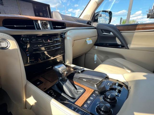 Photo of 2021 Black Onyx Lexus LX 570