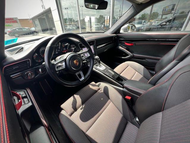 Photo of 2019 Jet Black Metallic Porsche 911