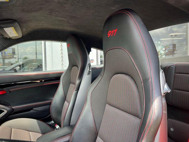 Photo of 2019 Jet Black Metallic Porsche 911