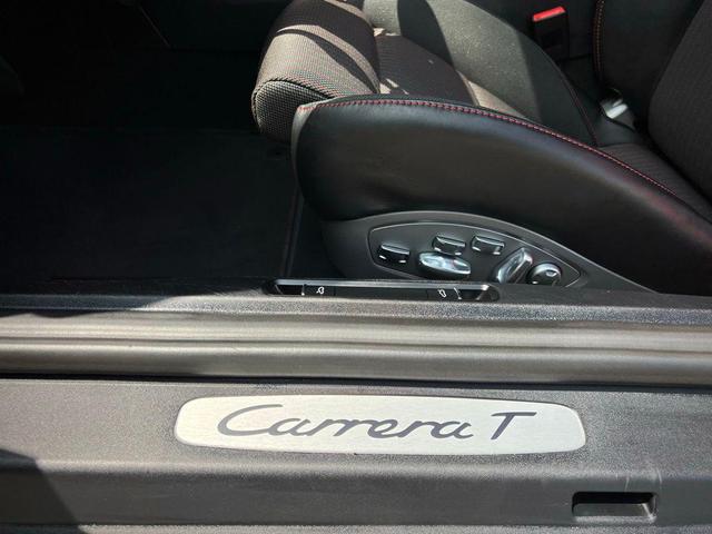 Photo of 2019 Jet Black Metallic Porsche 911