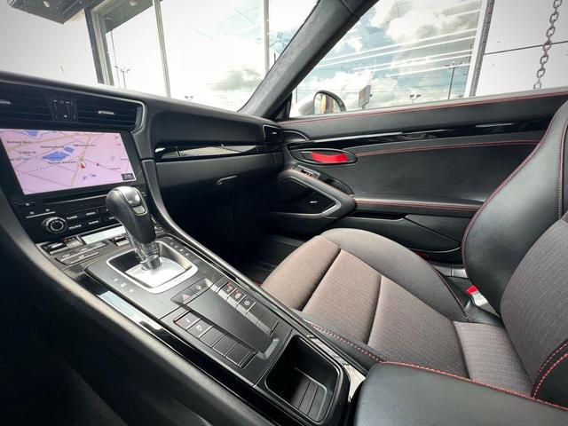 Photo of 2019 Jet Black Metallic Porsche 911