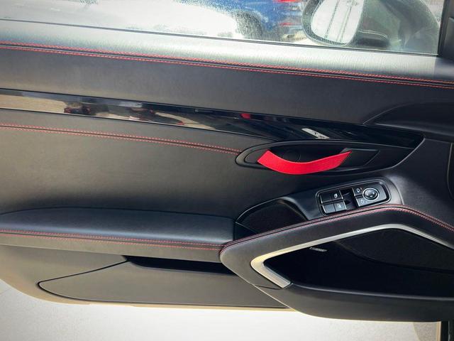 Photo of 2019 Jet Black Metallic Porsche 911