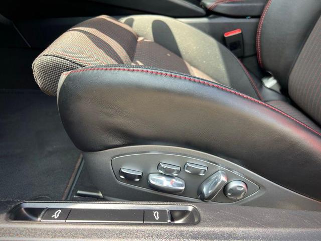 Photo of 2019 Jet Black Metallic Porsche 911