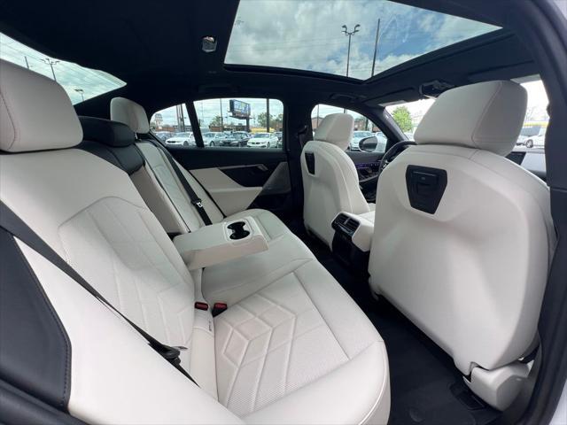 Photo of 2024 Mineral White Metallic BMW i5