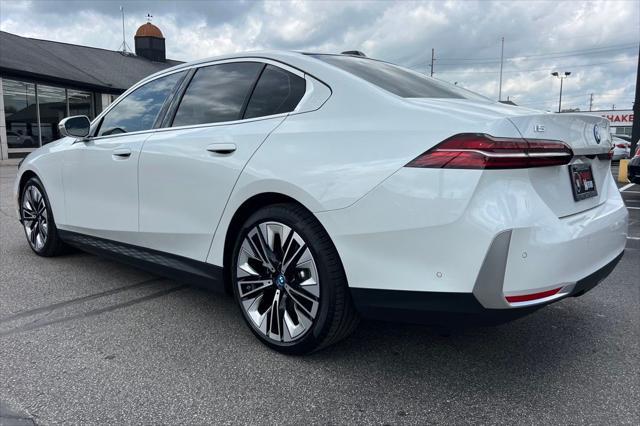 Photo of 2024 Mineral White Metallic BMW i5