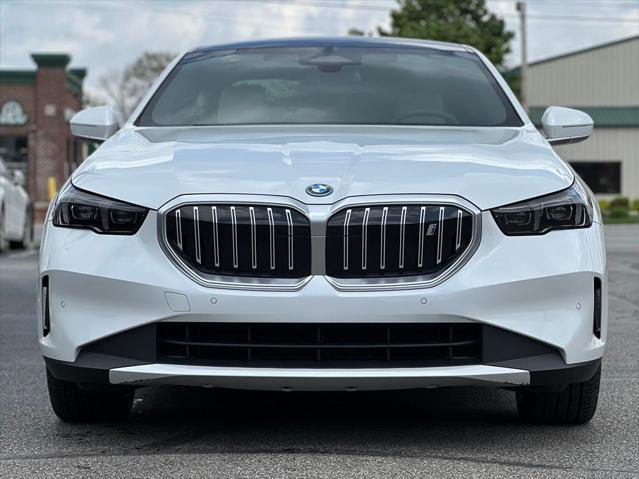 Photo of 2024 Mineral White Metallic BMW i5