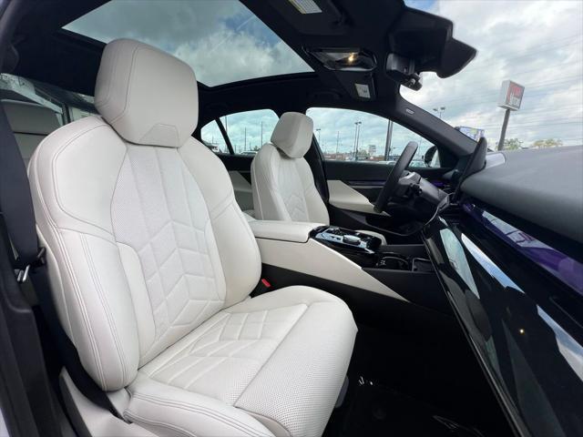 Photo of 2024 Mineral White Metallic BMW i5