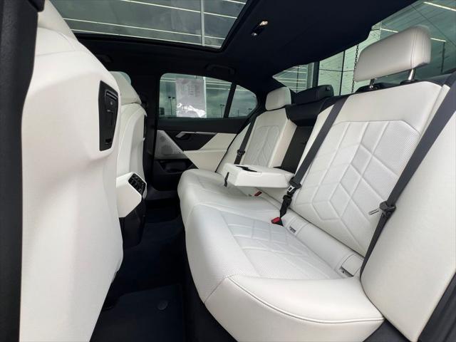 Photo of 2024 Mineral White Metallic BMW i5