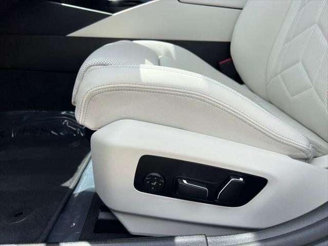 Photo of 2024 Mineral White Metallic BMW i5
