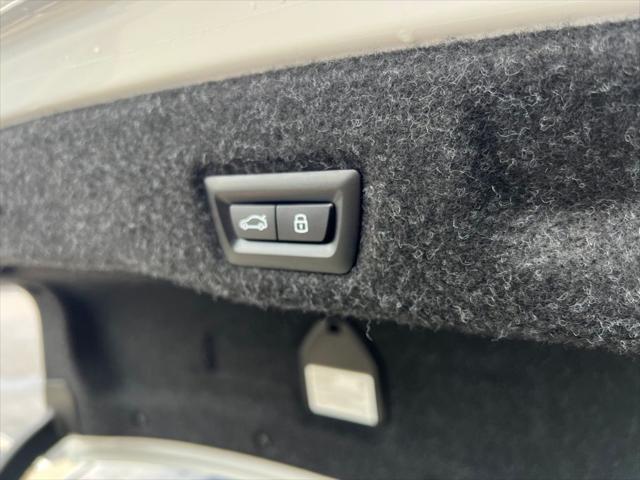 Photo of 2024 Mineral White Metallic BMW i5