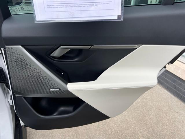 Photo of 2024 Mineral White Metallic BMW i5