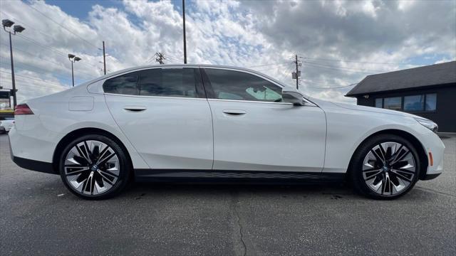 Photo of 2024 Mineral White Metallic BMW i5
