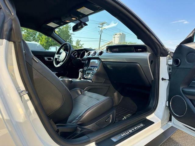 Photo of 2020 Oxford White Ford Mustang