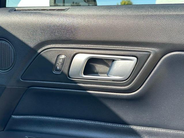 Photo of 2020 Oxford White Ford Mustang