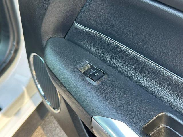 Photo of 2020 Oxford White Ford Mustang