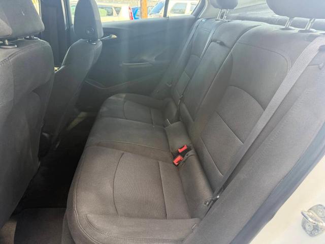 Photo of 2017 White Chevrolet Cruze