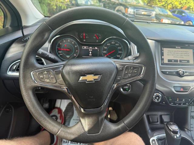 Photo of 2017 White Chevrolet Cruze