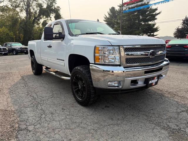Photo of 2013 White Chevrolet Silverado 1500