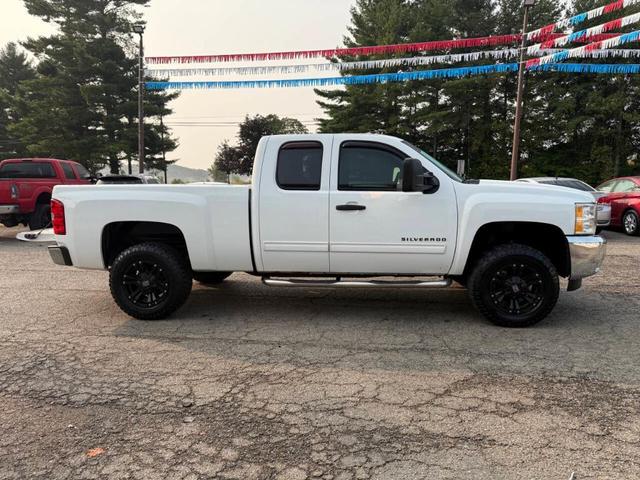 Photo of 2013 White Chevrolet Silverado 1500