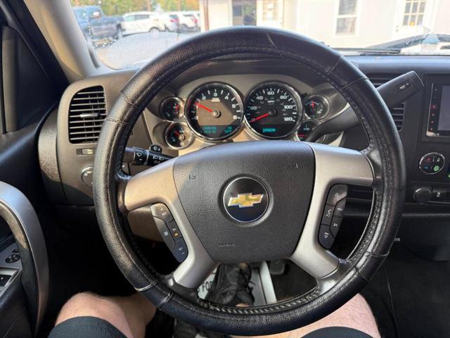 Photo of 2013 White Chevrolet Silverado 1500