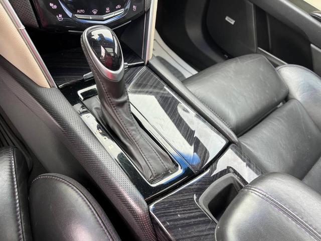 Photo of 2013 White Cadillac XTS