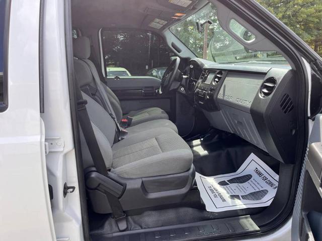 Photo of 2015 White Ford F-350