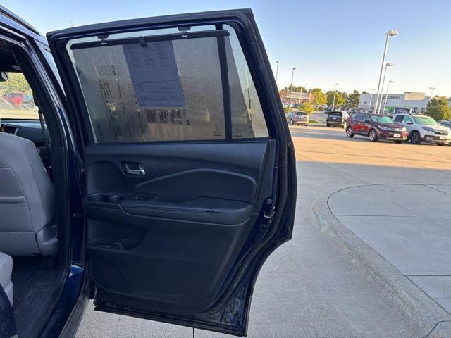 Photo of 2021 Dark Blue Honda Passport