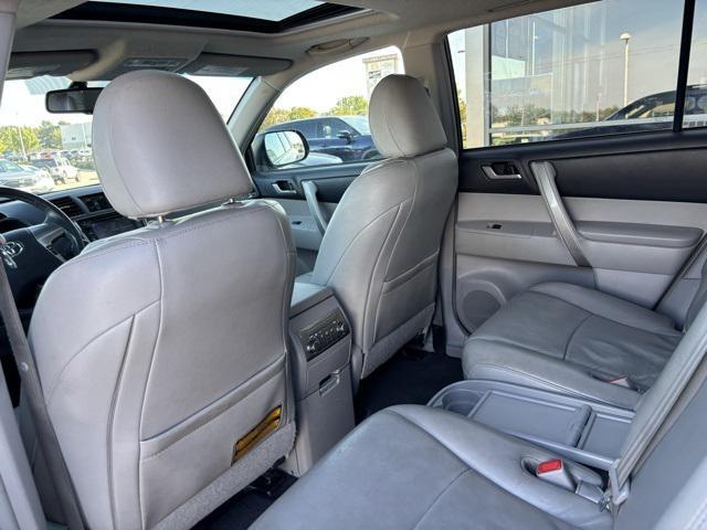 Photo of 2013 Magnetic Gray Metallic Toyota Highlander