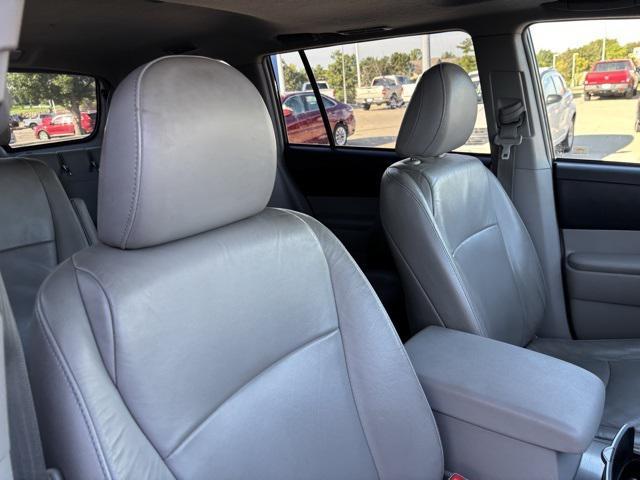 Photo of 2013 Magnetic Gray Metallic Toyota Highlander