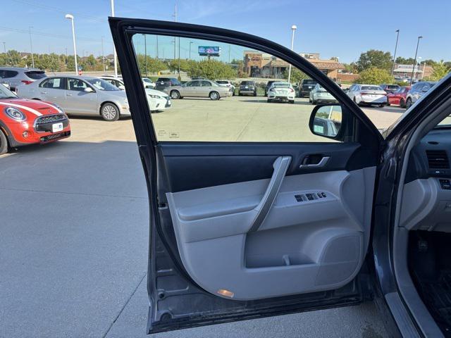 Photo of 2013 Magnetic Gray Metallic Toyota Highlander