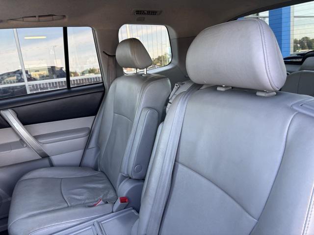 Photo of 2013 Magnetic Gray Metallic Toyota Highlander